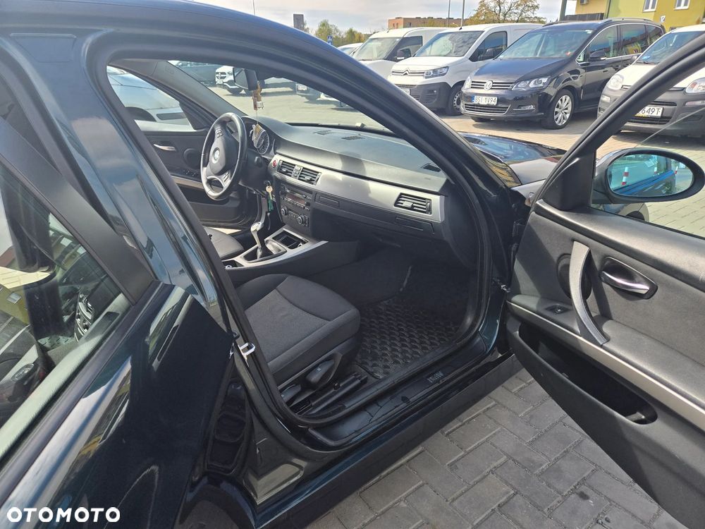 BMW Seria 3 318i - 9