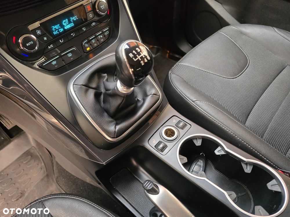 Ford Kuga 1.6 EcoBoost 2x4 Titanium - 16