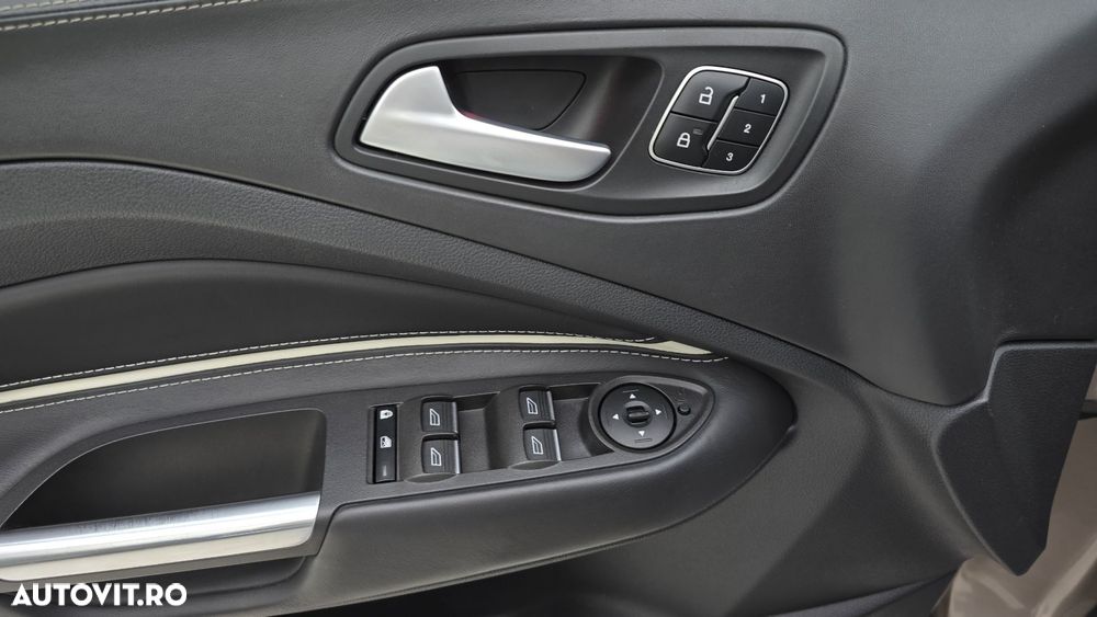 Ford Kuga - 11