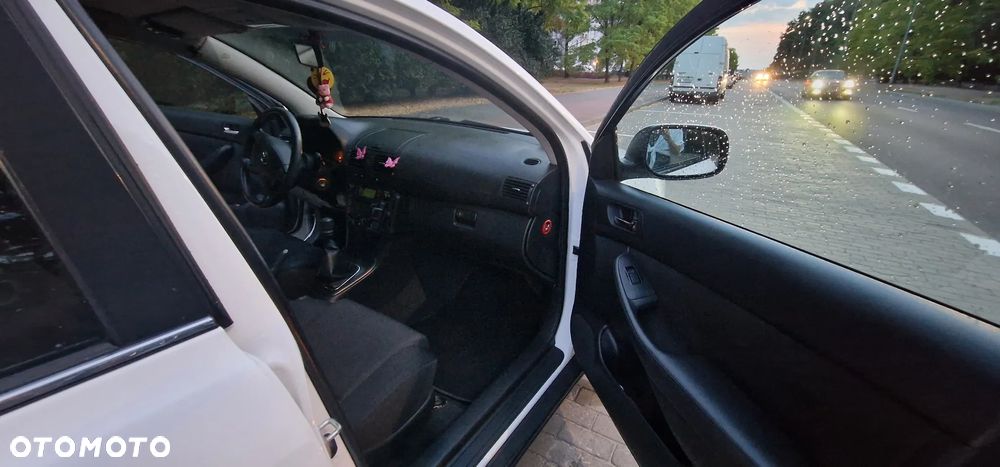 Toyota Avensis - 16