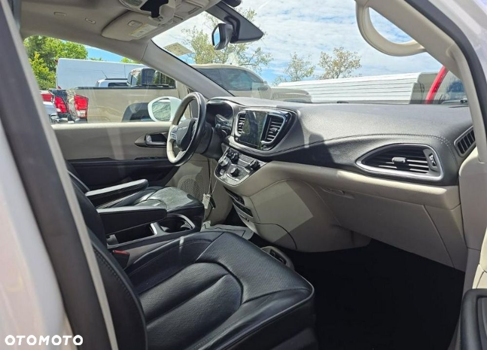 Chrysler Pacifica - 7