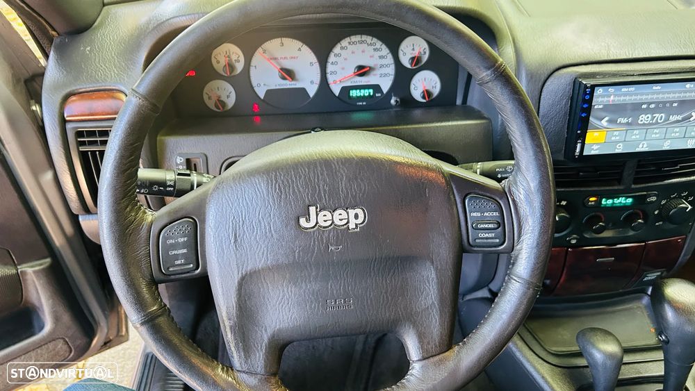 Jeep Grand Cherokee - 12