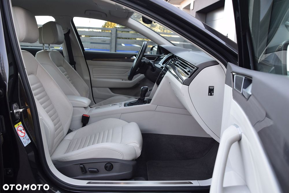 Volkswagen Passat 2.0 TDI 4Mot Elegance DSG - 24