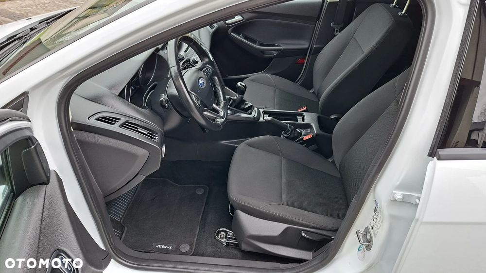 Ford Focus 1.0 EcoBoost Trend - 23