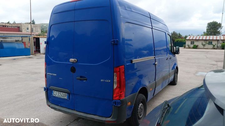 Mercedes-Benz Sprinter - 3