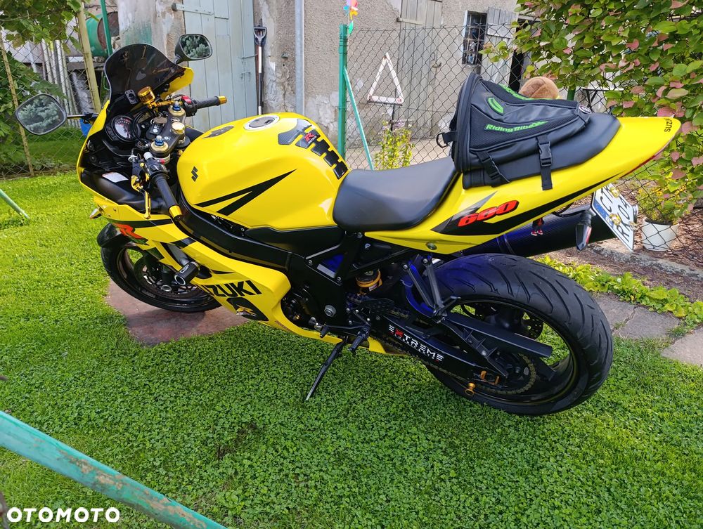 Suzuki GSX-R - 6