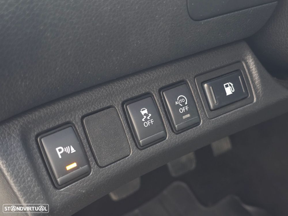 Nissan Navara 2.3 dCi CD 4WD N-Connecta Nav+Barras - 21