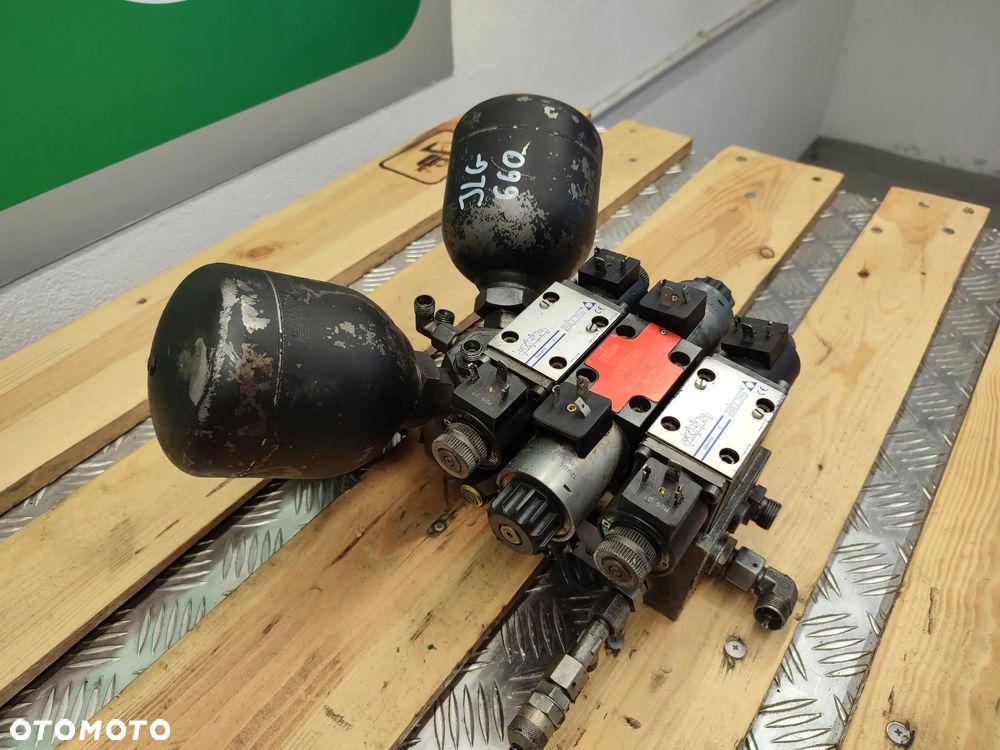 Blok hydrauliczny JLG 660 (RPE3-063Y1101200E1) - 4