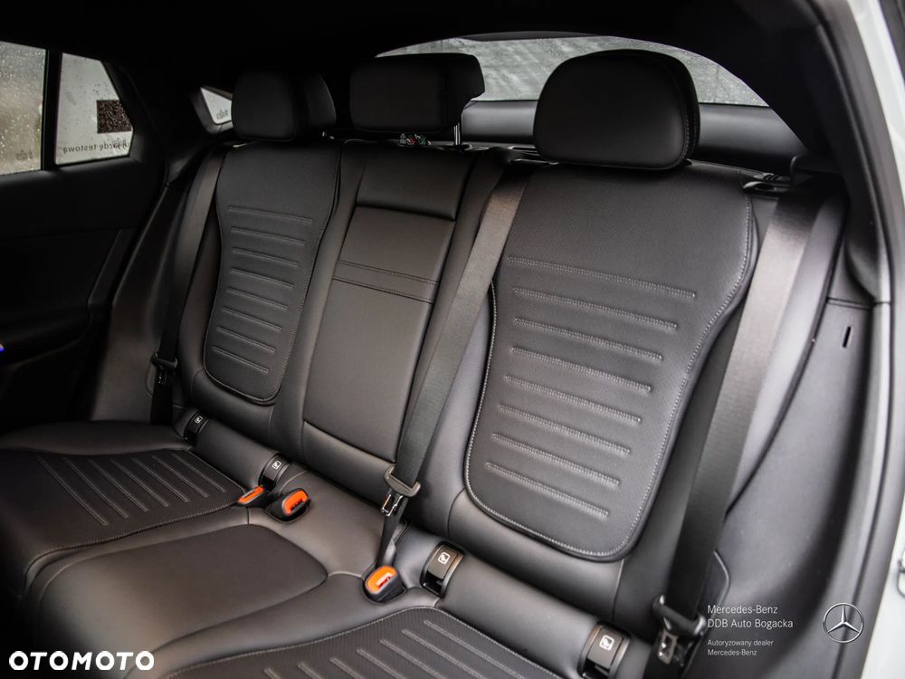 Mercedes-Benz GLC 300 e 4-Matic AMG Line - 11