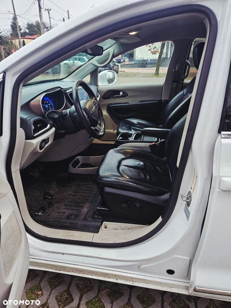 Chrysler Pacifica - 10