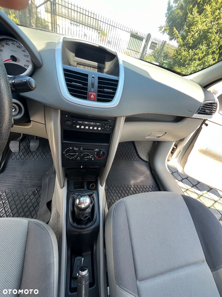 Peugeot 207 1.4 - 7