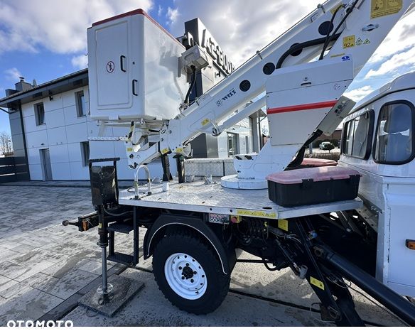 Land Rover Defender - 35
