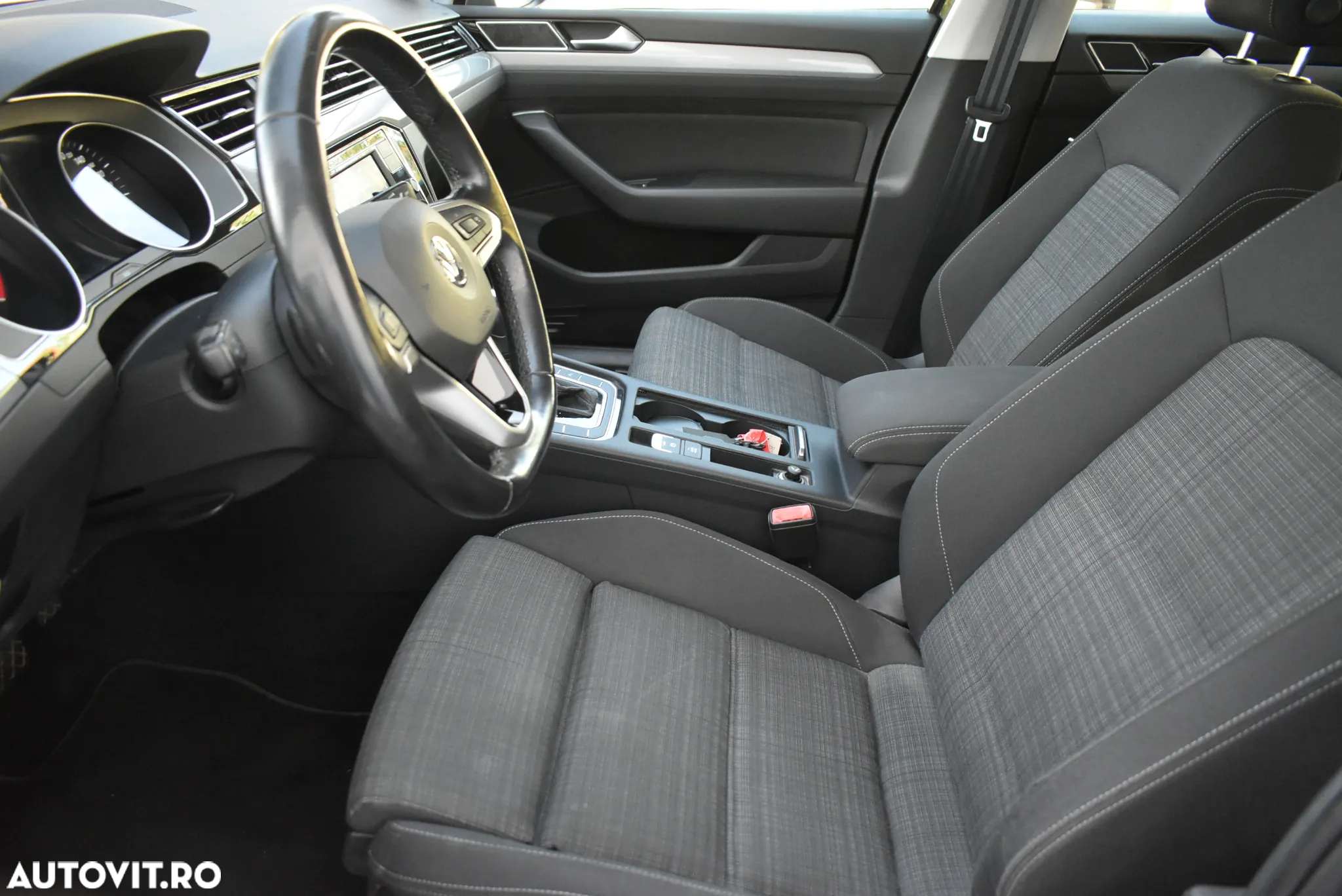 Volkswagen Passat 2.0 TDI DSG Comfortline - 14