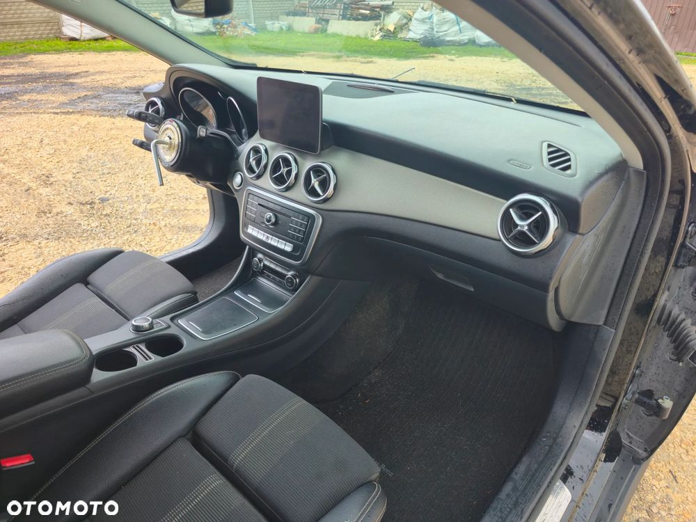 Mercedes-Benz GLA 200 d 7G-DCT - 13