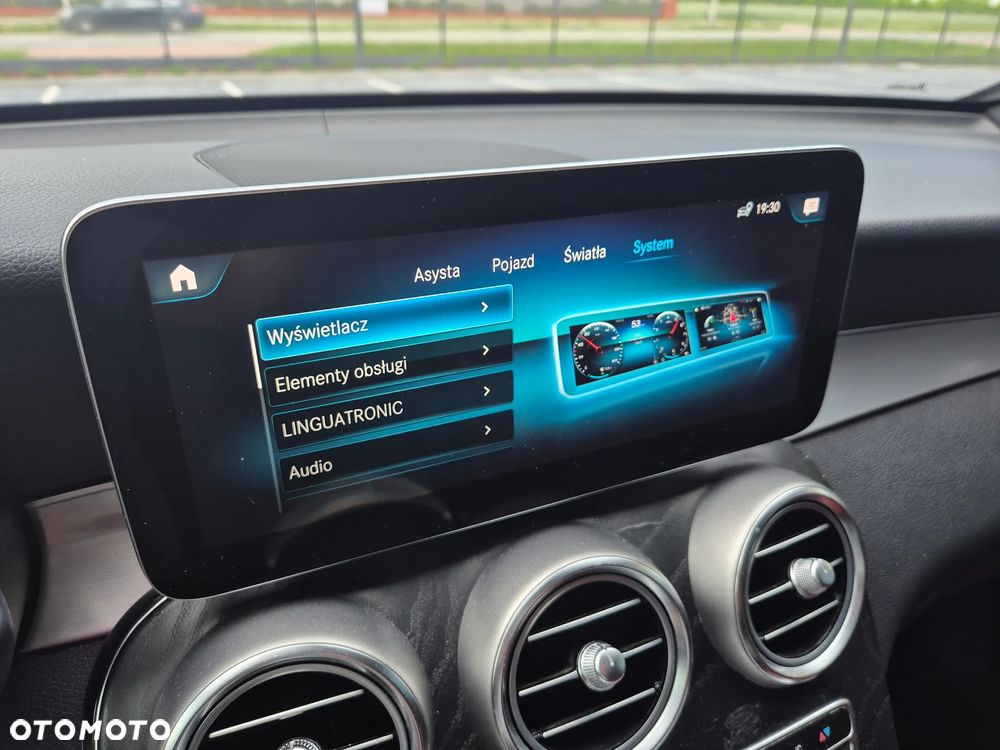 Mercedes-Benz GLC 300 4Matic 9G-TRONIC AMG Line Plus - 25