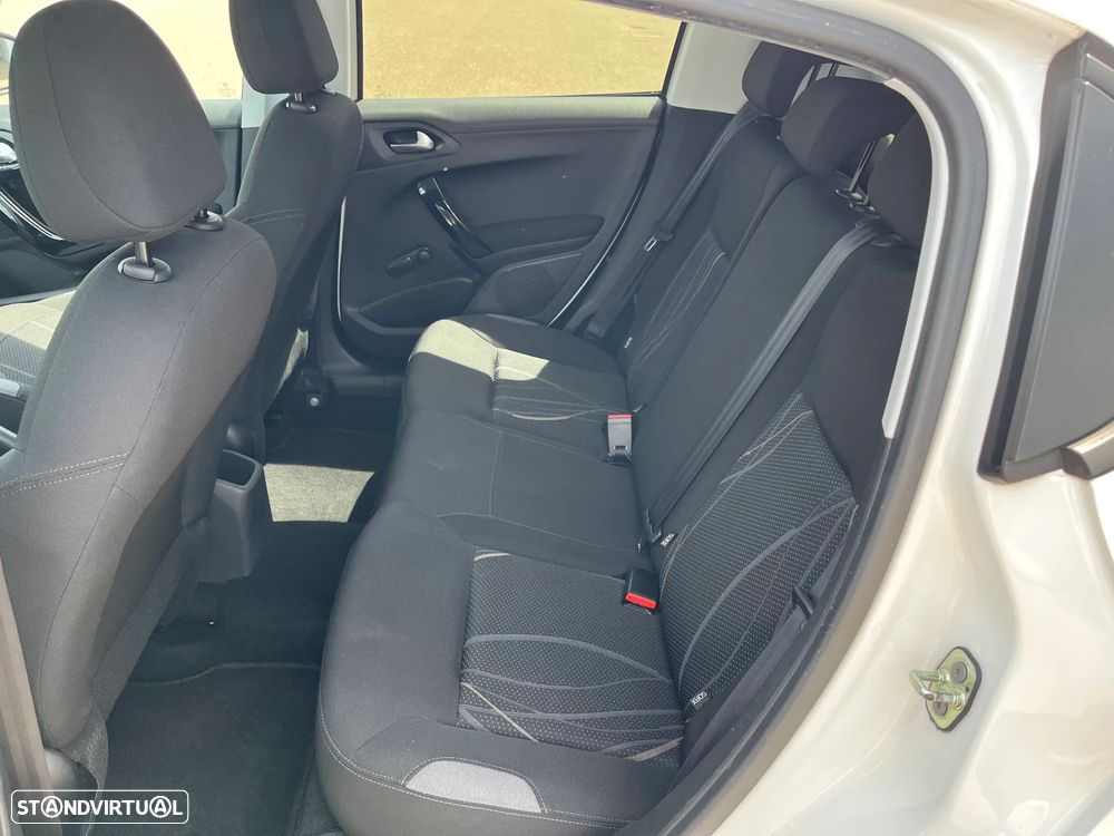 Peugeot 208 1.4 HDi Allure - 11
