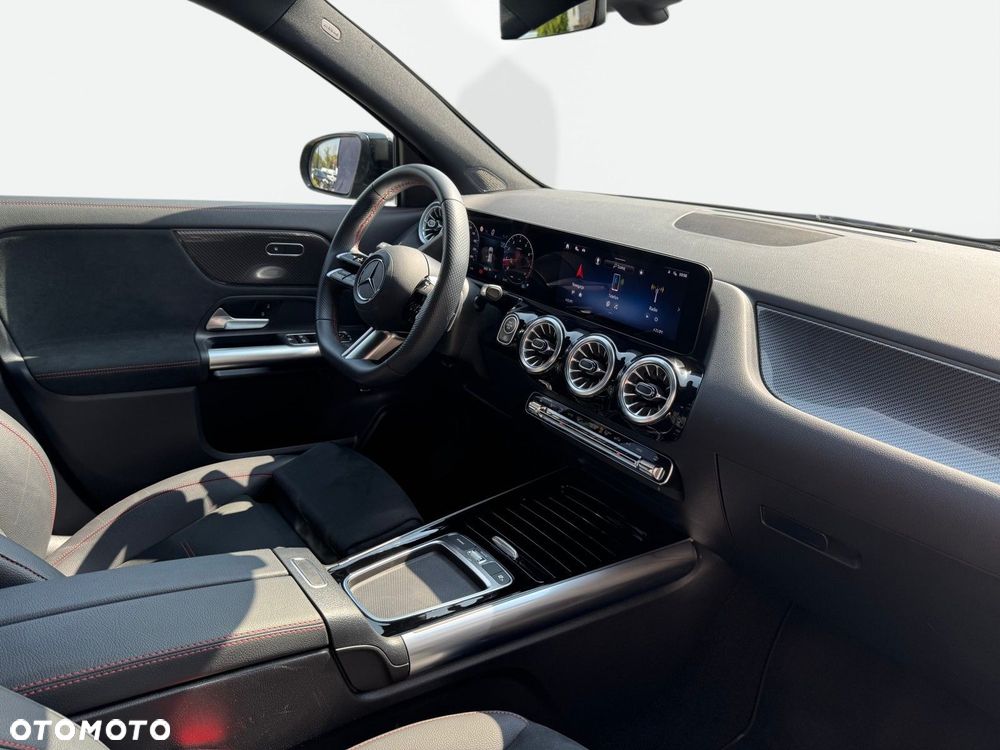 Mercedes-Benz GLA - 16