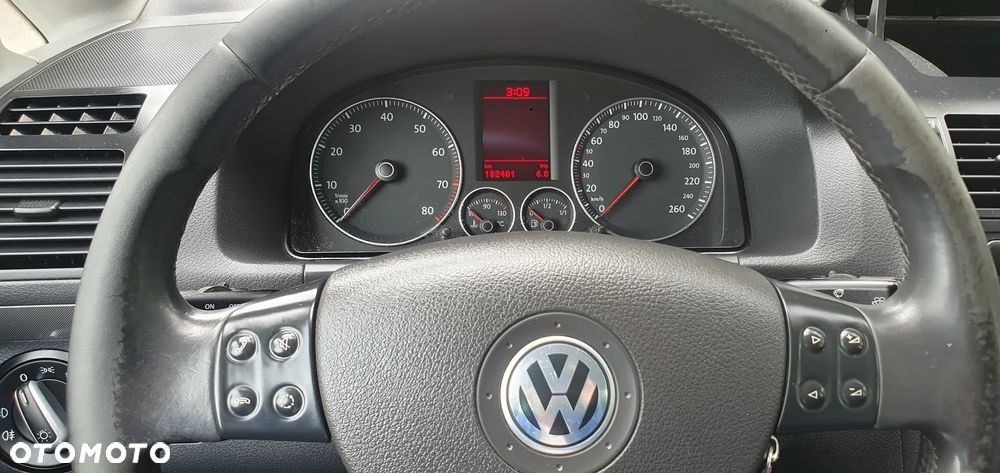 Volkswagen Touran 2.0 FSI Highline - 15