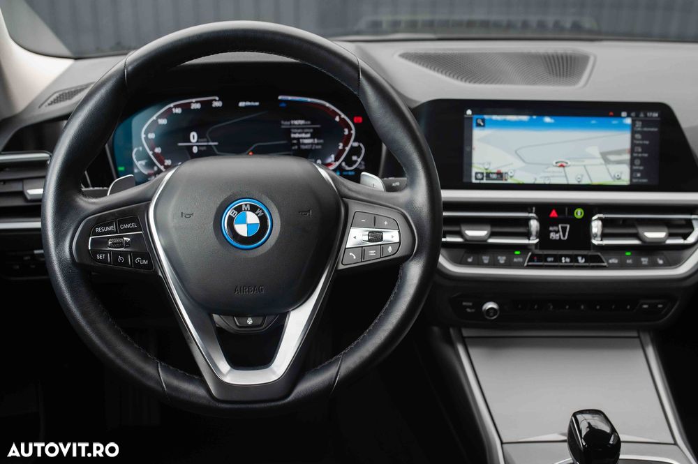BMW Seria 3 320e AT PHEV - 33