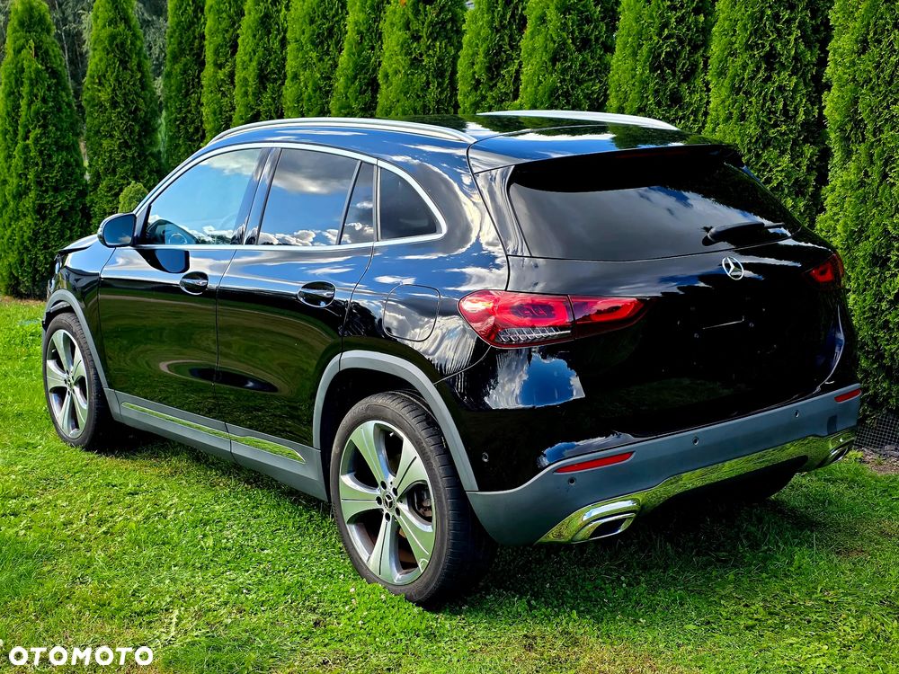 Mercedes-Benz GLA 180 7G-DCT - 4