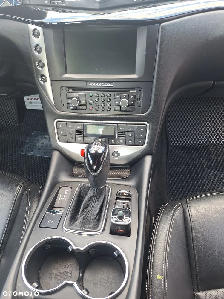 Maserati GranTurismo S Automat - 16