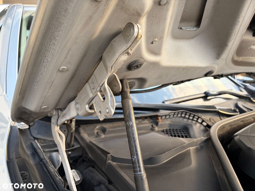 BMW Seria 5 520d xDrive - 23