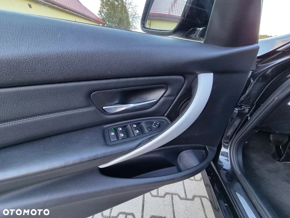 BMW Seria 3 320d xDrive Sport-Aut Sport Line - 27