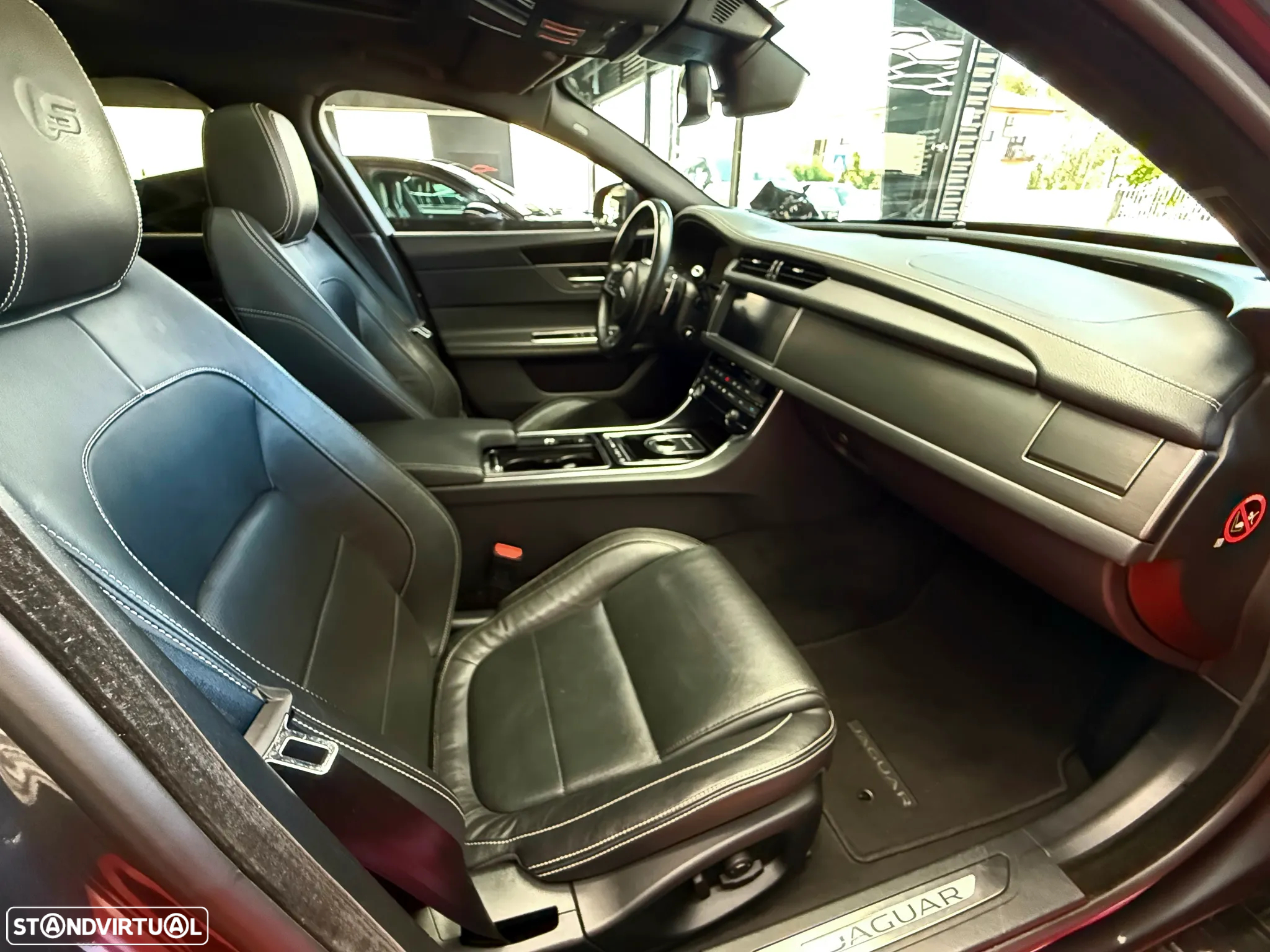 Jaguar XF 3.0 TDV6 300 Sport - 17