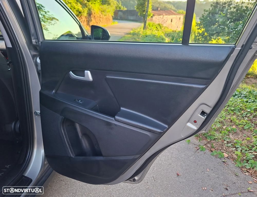 Kia Sportage 1.7 CRDI ISG TX Navi - 19