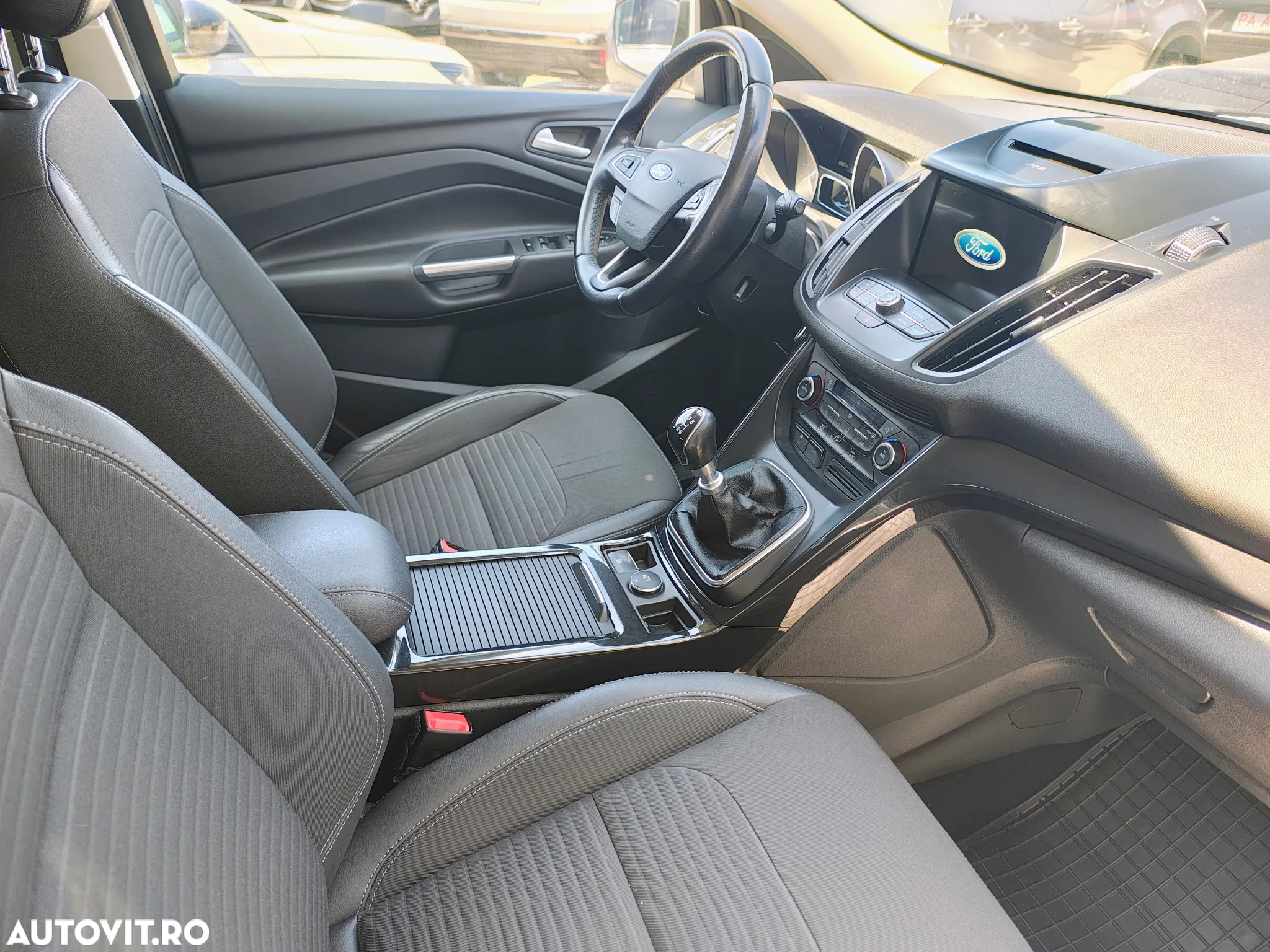 Ford Kuga 2.0 TDCi 2x4 Titanium - 5