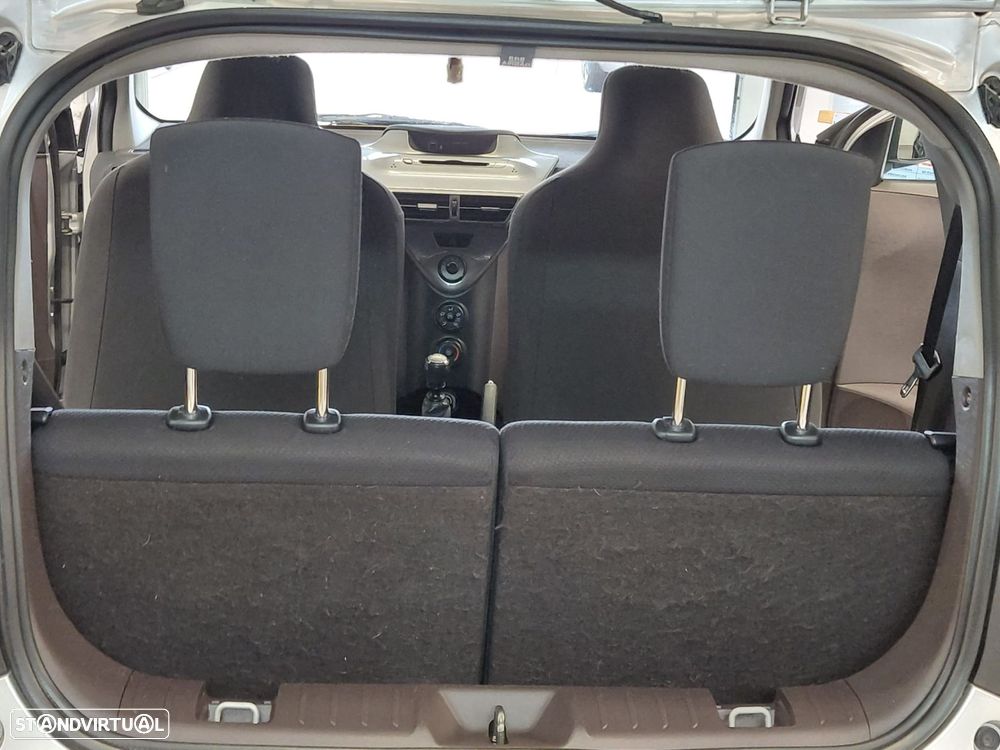 Toyota iQ 1.0 VVT-i - 31