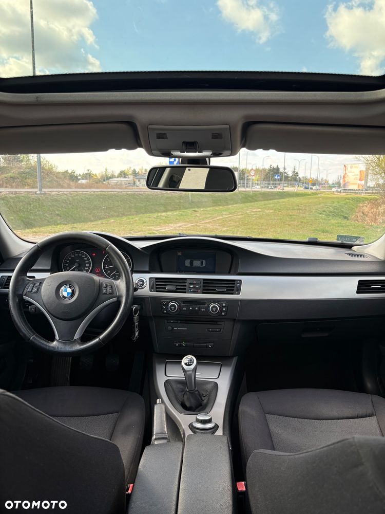 BMW Seria 3 320i - 9
