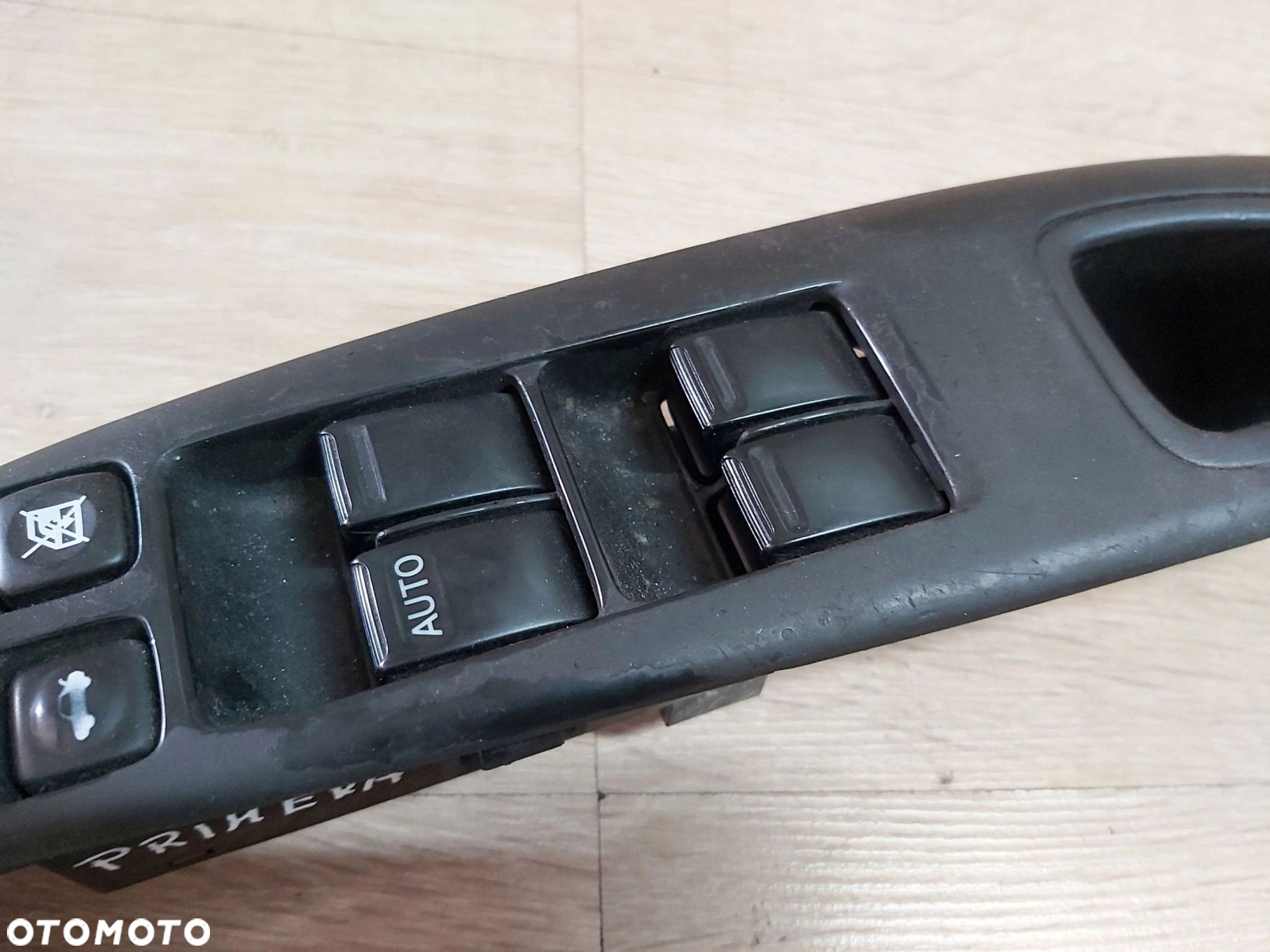 Nissan Primera P12 panel przełącznik szyb lewy przód 25401-AV640 - 5