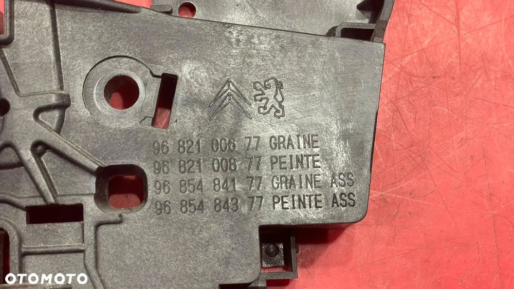KLAMKA WEWNĘRZNA DRZWI PRZESUWNYCH PRAWA 9682100677 PEUGEOT PARTNER 2 II - 4