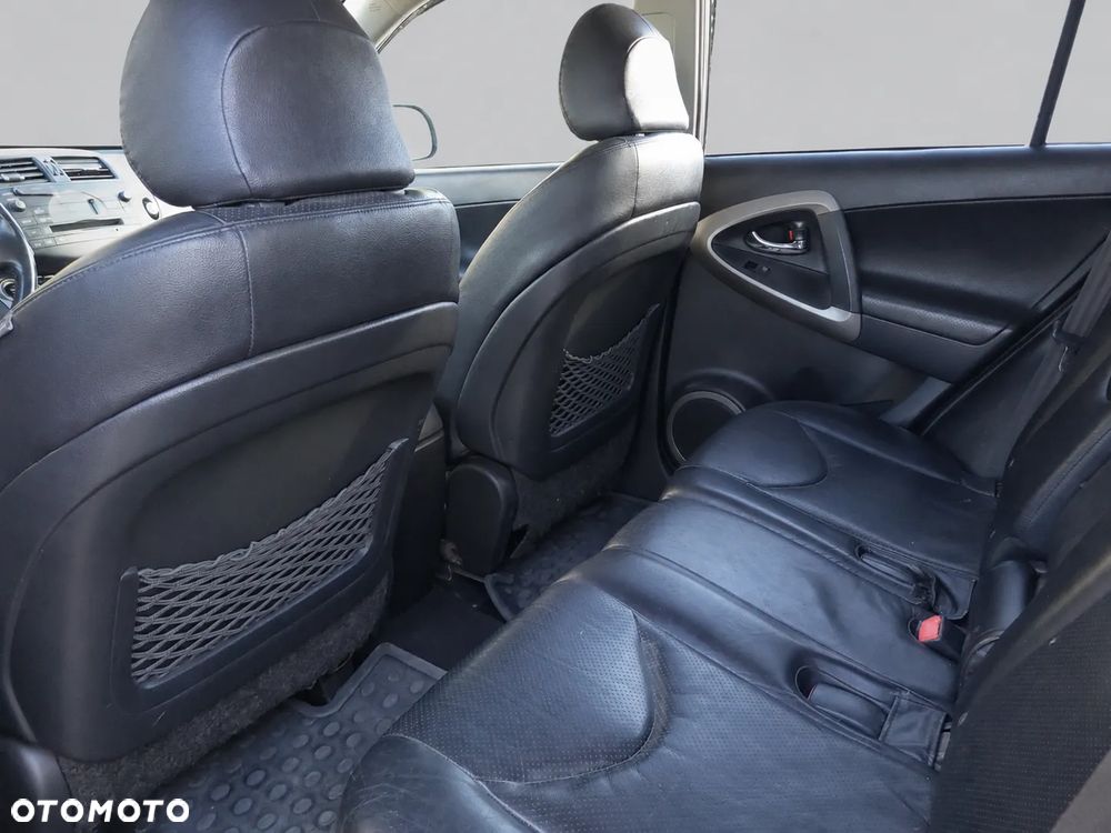 Toyota RAV4 - 10