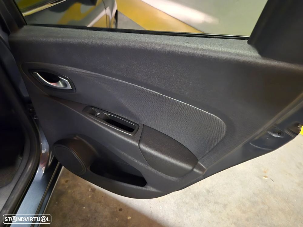 Renault Clio Sport Tourer dCi 90 Limited - 36