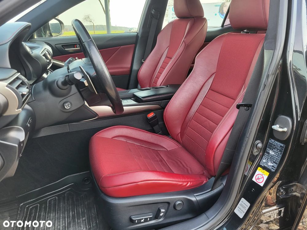 Lexus IS 200t / 300 F Sport - 16
