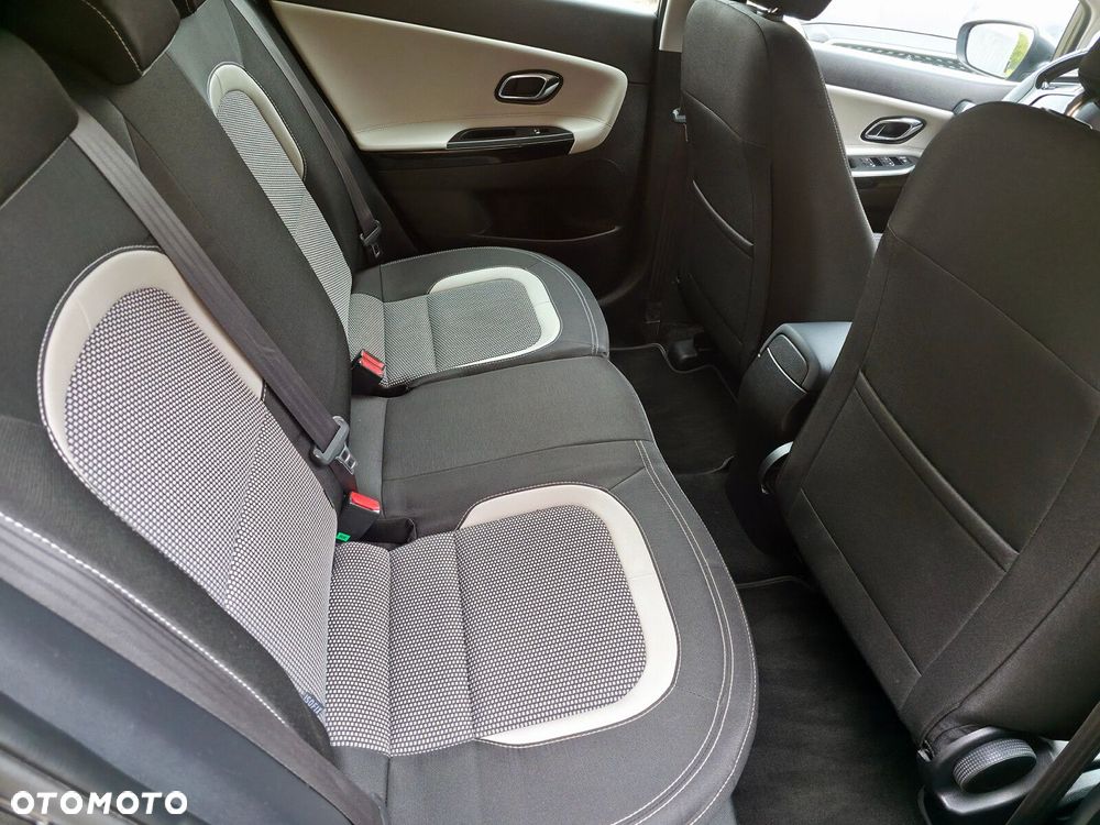 Kia Ceed - 12