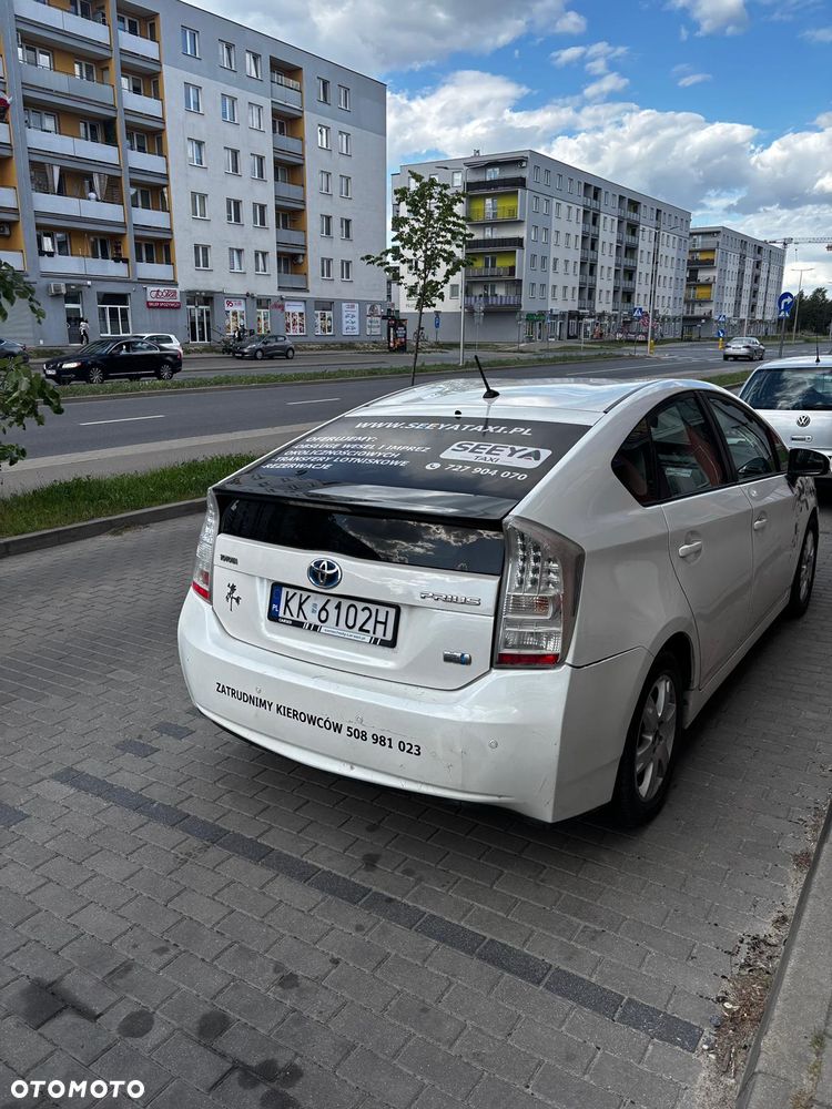 Toyota Prius - 4
