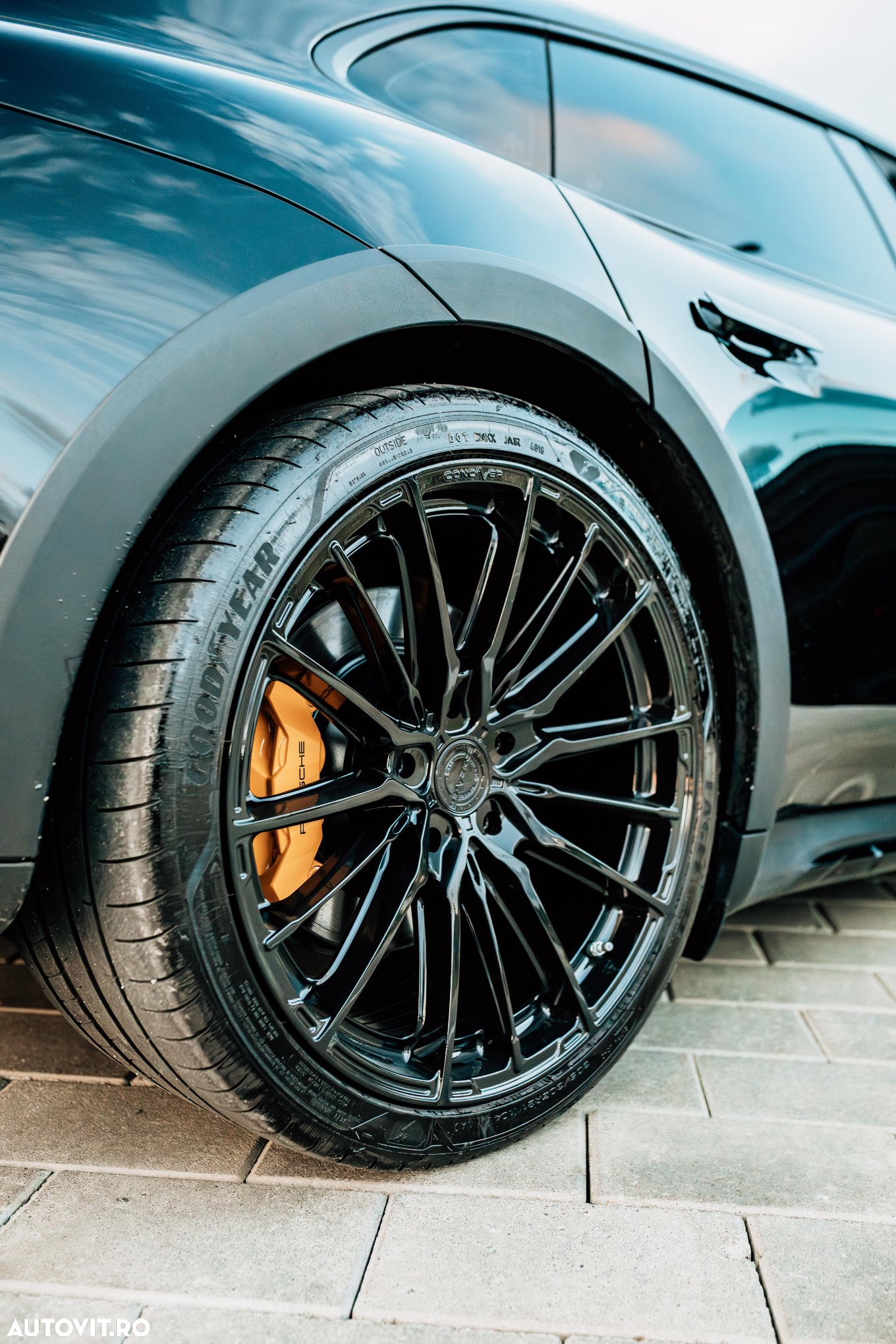 Porsche Taycan - 5