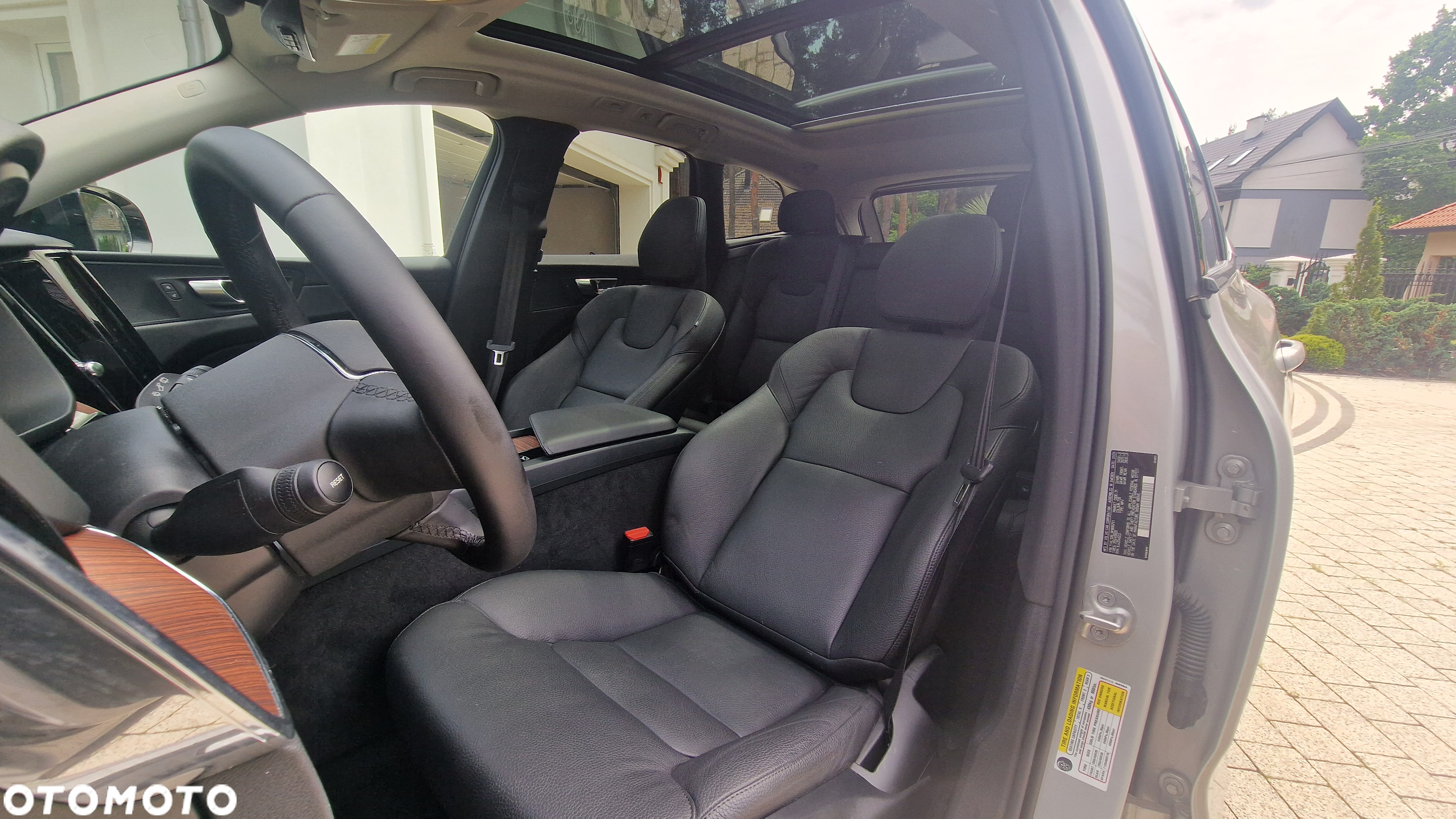 Volvo XC 60 B5 B AWD Plus Dark - 17