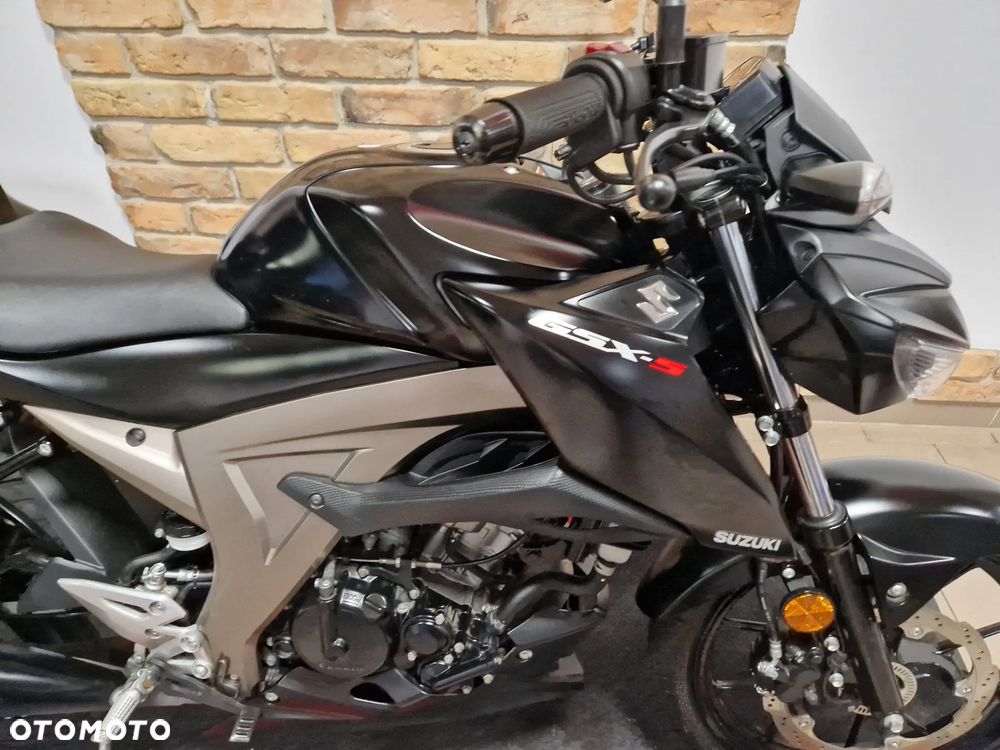 Suzuki GSX-R - 35