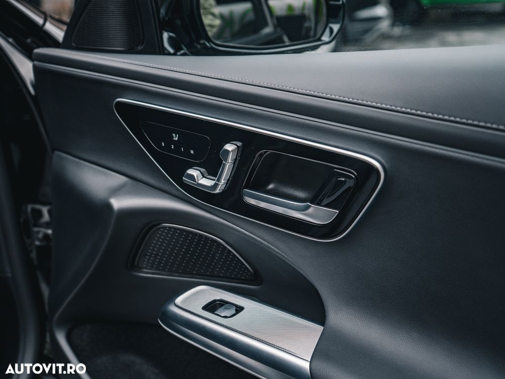 Mercedes-Benz E 300 4MATIC Aut. - 28