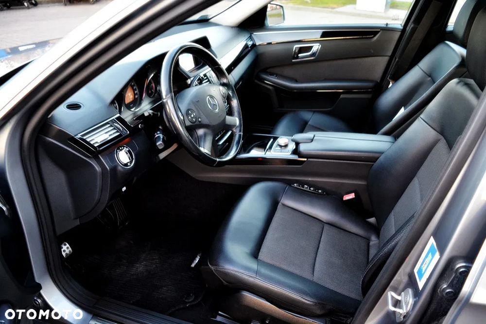 Mercedes-Benz Klasa E 350 CDI DPF 4Matic BlueEFFICIENCY 7G-TRONIC Avantgarde - 28