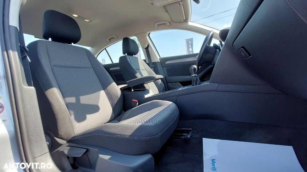 Volkswagen Passat - 15