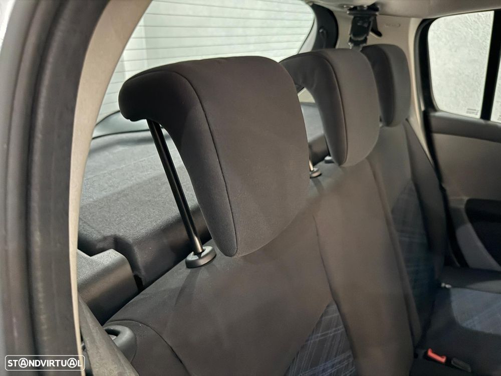 Renault Clio 1.2 16V Confort - 25