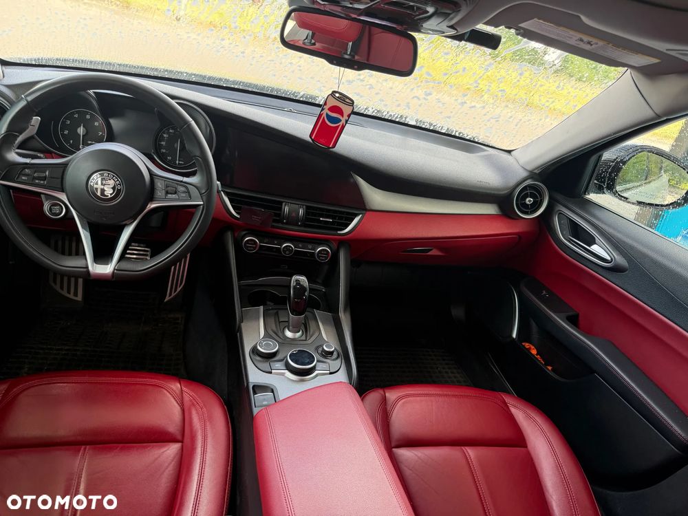 Alfa Romeo Giulia 2.0 Turbo 16V AT8-Q4 Veloce - 21