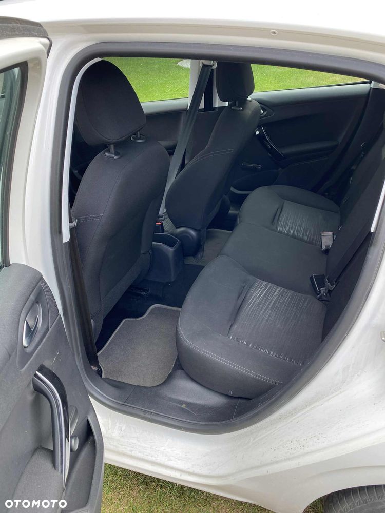 Peugeot 208 - 7