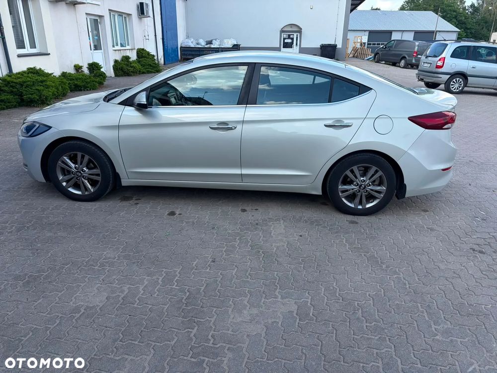 Hyundai Elantra 1.6 Comfort - 4