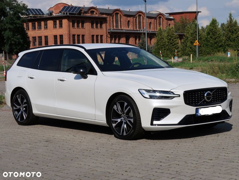 Volvo V60 T6 AWD Plug-In Hybrid Plus Dark - 1